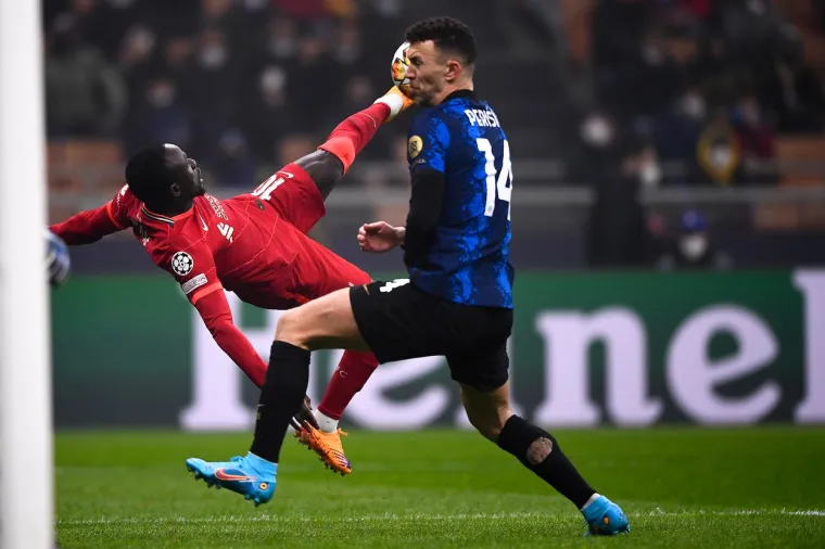 Ivan Peri&scaron;ić je čudo od igrača, najbolji je od svih: Klopp gleda i ne vjeruje &scaron;to atomski Hrvat radi njegovim braničima