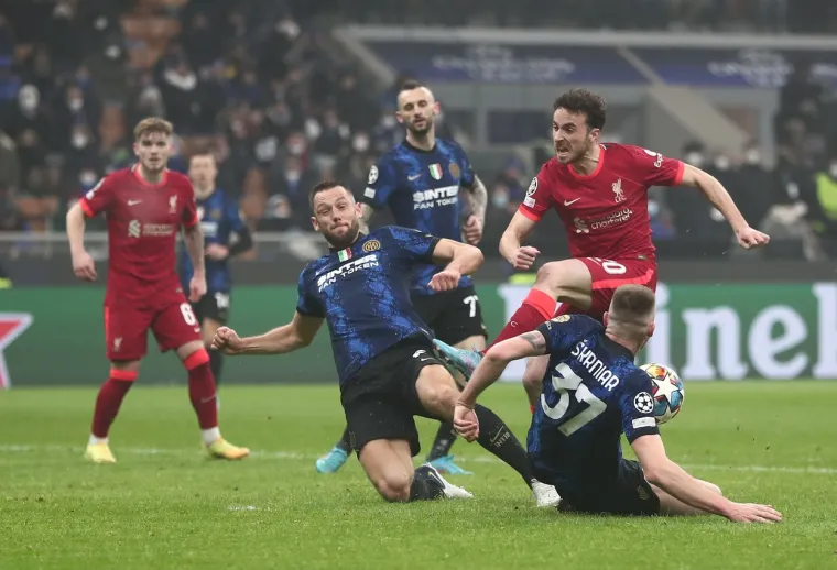 Ivan Peri&scaron;ić je čudo od igrača, najbolji je od svih: Klopp gleda i ne vjeruje &scaron;to atomski Hrvat radi njegovim braničima