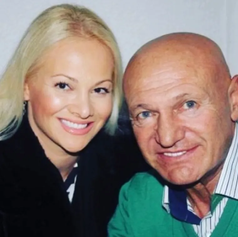 Šaban Šaulić bio je više od 40 godina u braku s misterioznom Gordanom koja je nakon njegove smrti izjavila da je pjevač predosjećao da će se nešto loše dogoditi. &quot;Jako su mi teški dani, noći su predugačke. Svaki dan je sve teži i godine su mi sve teže, a vjerojatno će mi biti sve teže i teže. U mom slučaju, život je stao kad se to dogodilo. A trebali smo se posvetiti jedno drugom i nadoknaditi sve propušteno. Moj cijeli život bio je Šaban, 44 godine sam provela s njim, rasli smo zajedno, starili, sazrijevali... I onda sam odjedanput u vakuumu, a neki povratak, ne znam kakav bi to povratak mogao biti kad sam ja cijeli život živjela njegov život&quot;,  ispričala je Gordana za srpske medije.