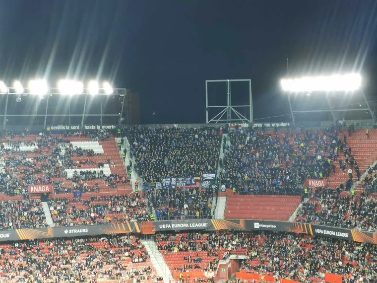 Bad Blue Boysi u&scaron;li na tribinu: U (ne)očekivanom trenutku je nastao &scaron;ou; Svi su na stadionu zurili u njih