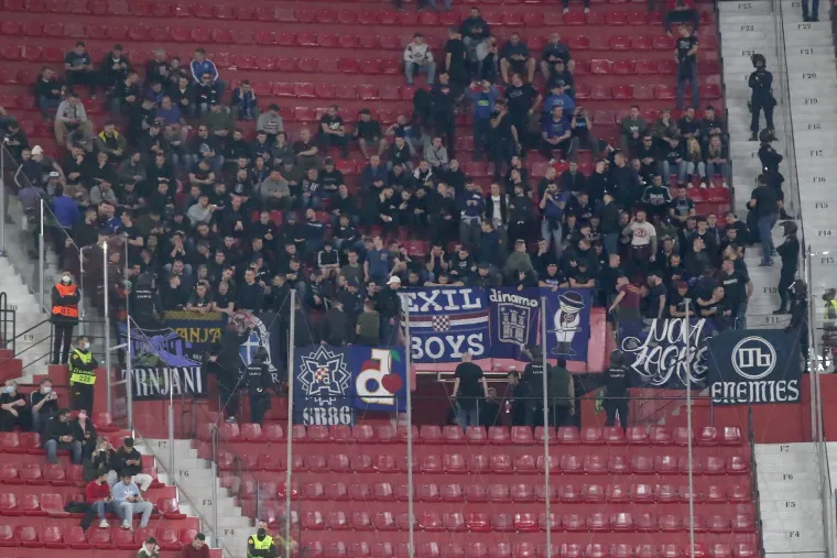 Bad Blue Boysi u&scaron;li na tribinu: U (ne)očekivanom trenutku je nastao &scaron;ou; Svi su na stadionu zurili u njih