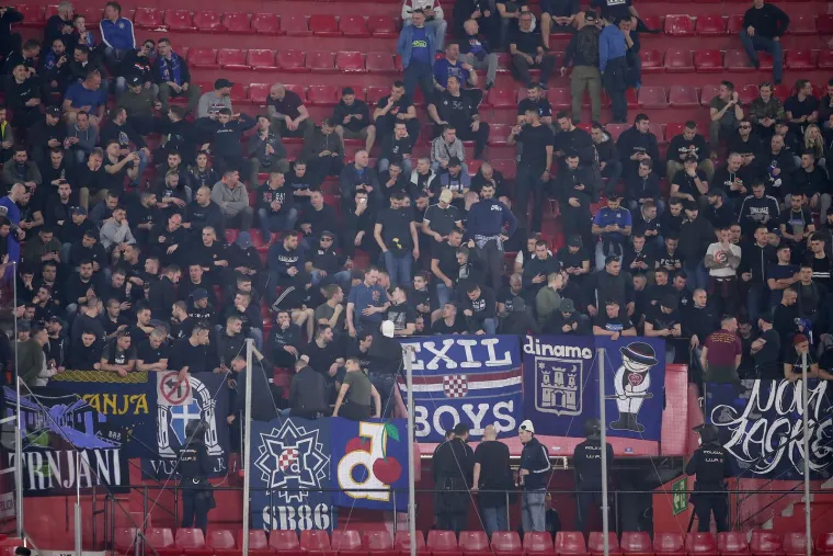 Bad Blue Boysi u&scaron;li na tribinu: U (ne)očekivanom trenutku je nastao &scaron;ou; Svi su na stadionu zurili u njih