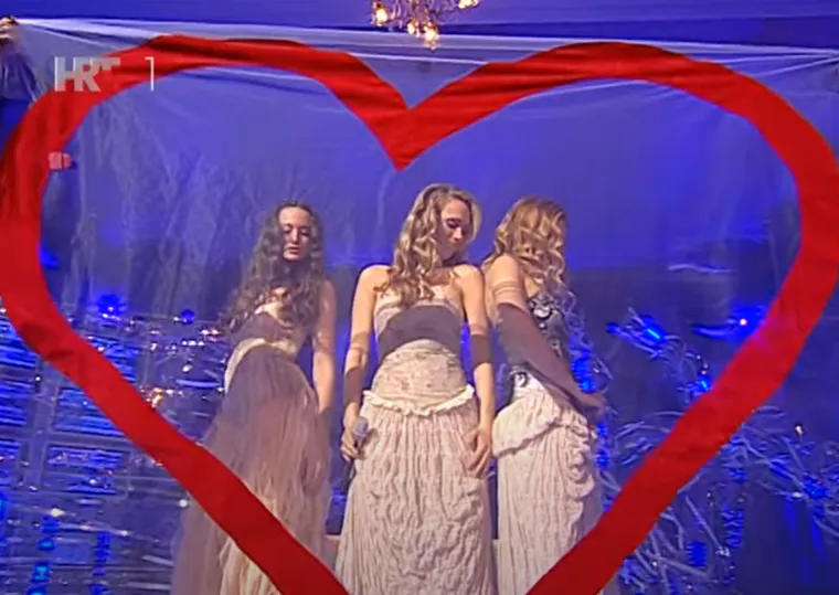 Godine 2008. Feminemke su na Dori pobijedile s pjesmom &quot;Lako je sve&quot;. Kako to uvijek ide, netom nakon pobjede oglasili su se zli jezici koji su autore pjesme optužili za plagijat. Neki su tako tvrdili kako je glazba za pjesmu ukradena od ruskog pjevača Dime Bilana koji je 2008. godine pobijedio s pjesmom &quot;Believe&quot;. 