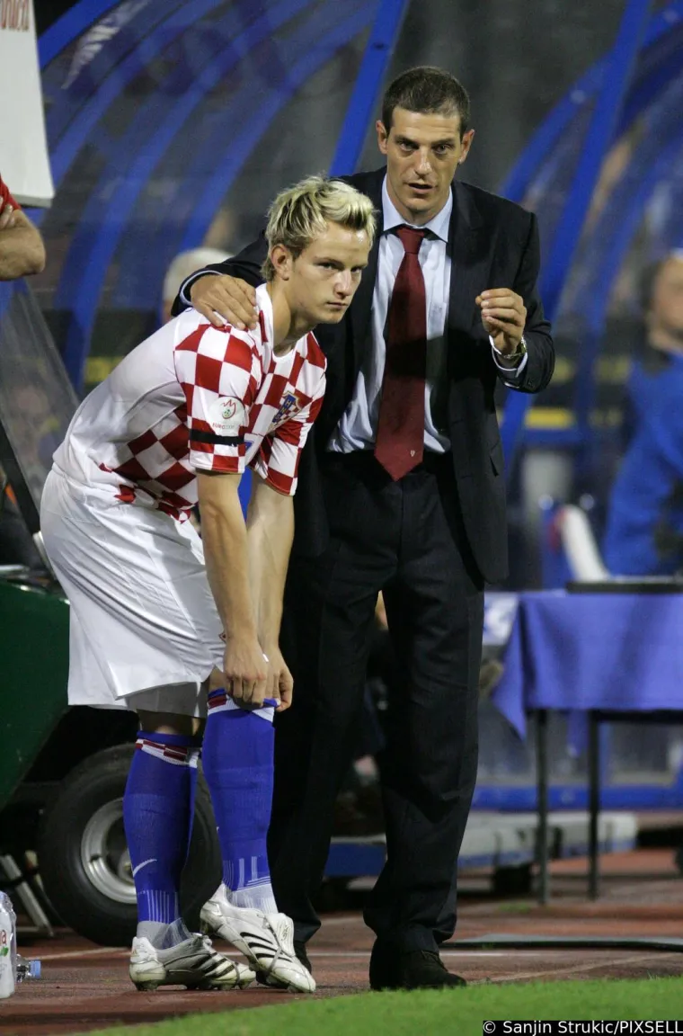 Za reprezentaciju je debitirao 2007. pod Slavenom Bilićem