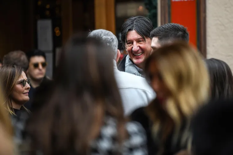 Hercegovački tajkun Milan Lučić postao je planetarno poznat nakon vatrene snimke seksa s pjevačicom na njegovoj jahti. Iako je njihova snimka obi&scaron;la cijeli svijet, on je i dan danas u braku sa svojom suprugom Mirjanom. Lučić danas živi u vili na Gornjem Prekrižju koja se prostire na 400-tinjak m2, a koju okružuje dvori&scaron;te od preko tisuću metara četvornih.