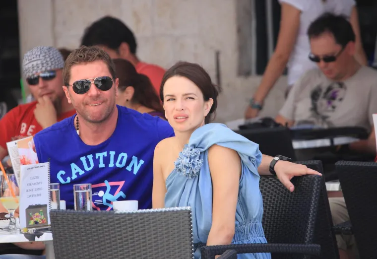 Vlasnik sportskog centra u Rijeci, Slavko &Scaron;ainović, bio je Severinin četvrti zaručnik. Nakon dvije i pol godine veze, Severina ga je ipak odlučila ostaviti, a sve zbog kralja bakra Milana Popovića kojeg je upoznala dok je pjevala na njegovoj rođendanskoj zabavi. "Ljudi napadaju novinare kad se osjećaju krivima, a ja se tako ne osjećam. Nakon prekida sa Severinom nisam na &scaron;teti", rekao je za medije Slavko nedugo nakon prekida sa slavnom pjevačicom. 