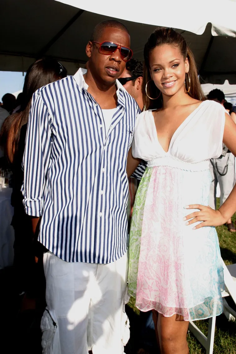 Ubrzo nakon što se Rihanna preselila u Ameriku, njezin demo pao je u ruke izdavačke kuće Def Jam. Prošla je audiciju i oduševila je legendarnog repera Jay-Z-ja, koji je bio toliko impresioniran da joj je odmah ponudio ugovor, koji je pjevačica bez razmišljanja potpisala.