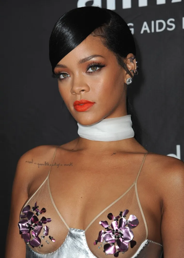 Par je navodno nerazdvojan od pro&scaron;log ljeta. Iako je Rocky godinama bio zaljubljen u Rihannu, službeno su postali par u ljeto 2020."Stvari su se promijenile tijekom ljeta i konačno su se spojili. Otad su zajedno", rekao je insajder za Us Weekly. Rocky je također potvrdio njihovu romantičnu vezu i nazvao Rihannu 'onom pravom'. U intervjuu za GQ, reper je Rihannu nazvao "moja dama" i "ljubav mog života", službeno potvrdiv&scaron;i i to da planiraju obitelj...