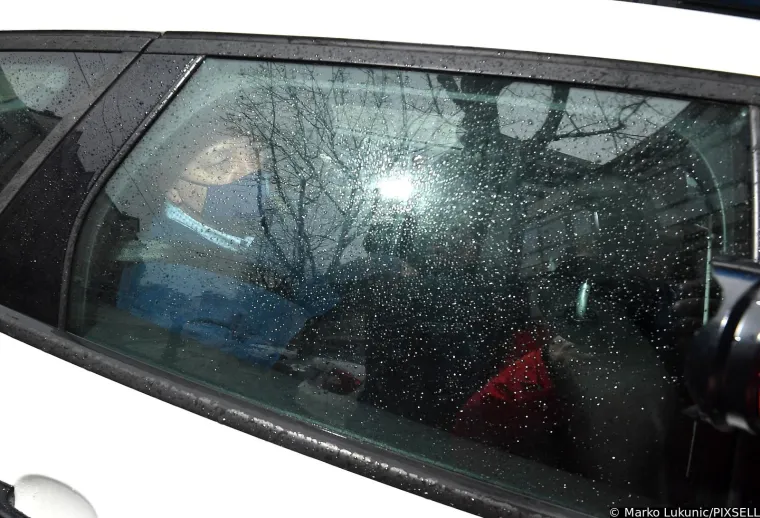 Policija je pretragu Horvatove kuće u Donjoj Dubravi u Međimurju dovr&scaron;ila u prijepodnevnim satima te ga oko 11,30 sati odvezla prema Zagrebu.

Horvatov odvjetnik Vladimir Tere&scaron;ak telefonski je za HTV potvrdio da je izvr&scaron;ena pretraga, da je ministar formalno uhićen i bit će ispitan u Uskoku. 