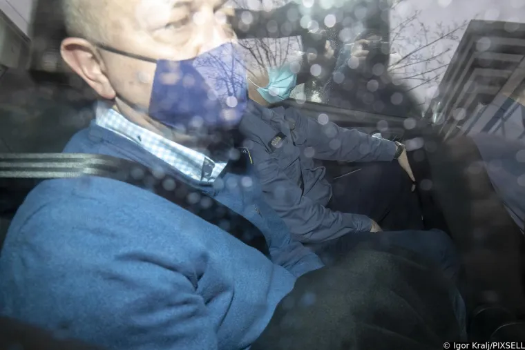 Među osumnjičenima su i biv&scaron;i ministar Tomislav Tolu&scaron;ić te Horvatova pomoćnica Ana Mandac koja je s dužnosti oti&scaron;la nakon &scaron;to je osumnjičena u aferi Vjeroelektrane zajedno s biv&scaron;om državnom tajnicom Josipom Rimac.

