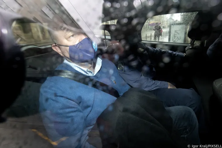 Prozor policijskog auta oblile su ki&scaron;ne kapi: Zabrinuti ministar Horvat snimljen pri ulasku u USKOK