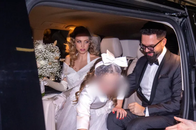 Hana i Petar dobili su bebu, a ovako je izgledao njihov drugi najsretniji dan u životu: Poznati kumovi sve su držali pod kontrolom