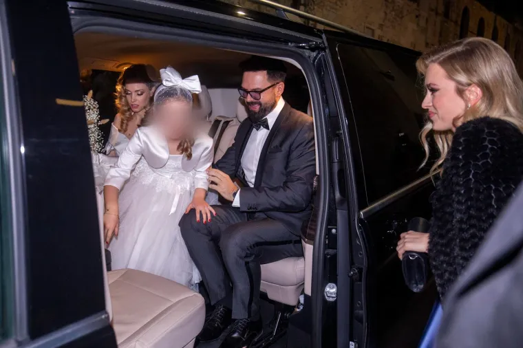 Hana i Petar dobili su bebu, a ovako je izgledao njihov drugi najsretniji dan u životu: Poznati kumovi sve su držali pod kontrolom