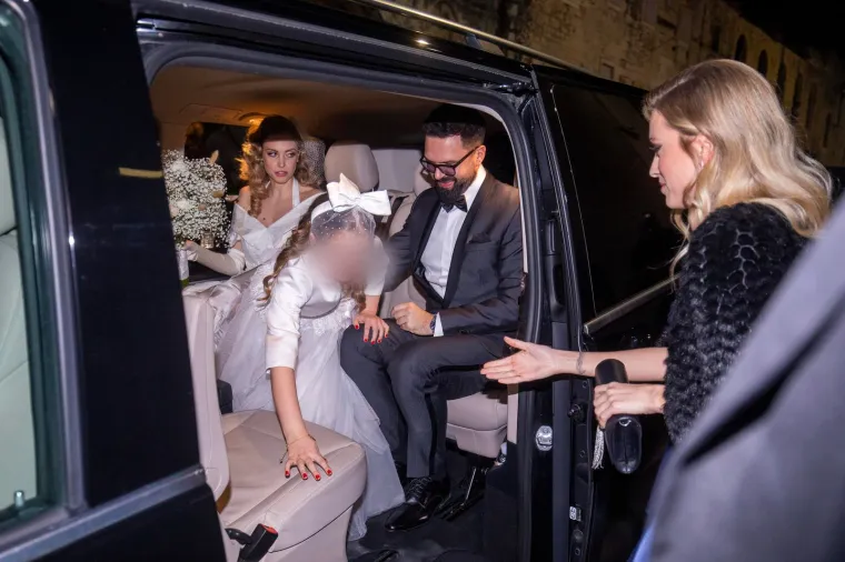 Hana i Petar dobili su bebu, a ovako je izgledao njihov drugi najsretniji dan u životu: Poznati kumovi sve su držali pod kontrolom