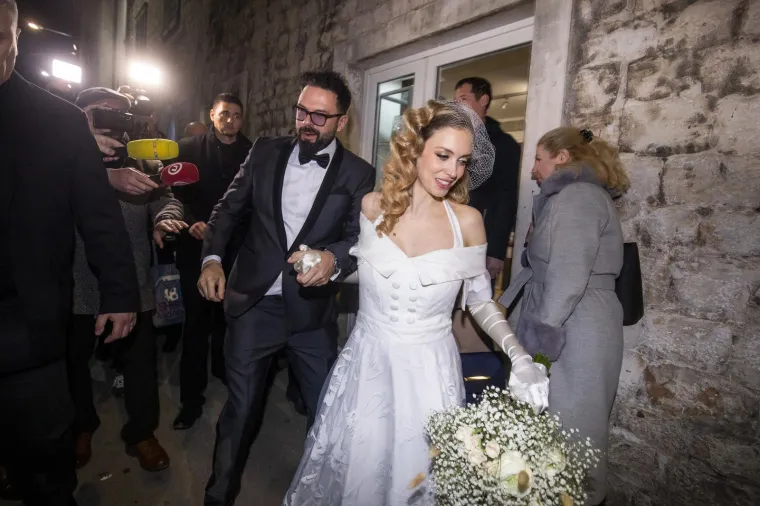 Hana i Petar dobili su bebu, a ovako je izgledao njihov drugi najsretniji dan u životu: Poznati kumovi sve su držali pod kontrolom