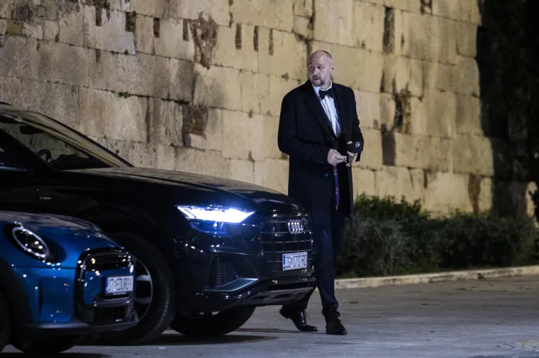 Hana i Petar dobili su bebu, a ovako je izgledao njihov drugi najsretniji dan u životu: Poznati kumovi sve su držali pod kontrolom