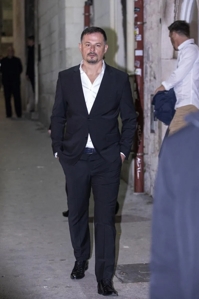 Hana i Petar dobili su bebu, a ovako je izgledao njihov drugi najsretniji dan u životu: Poznati kumovi sve su držali pod kontrolom