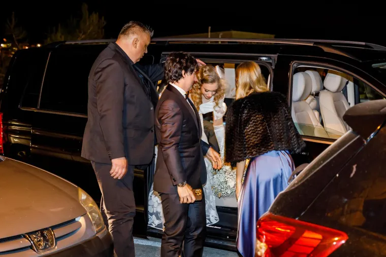 Hana i Petar dobili su bebu, a ovako je izgledao njihov drugi najsretniji dan u životu: Poznati kumovi sve su držali pod kontrolom