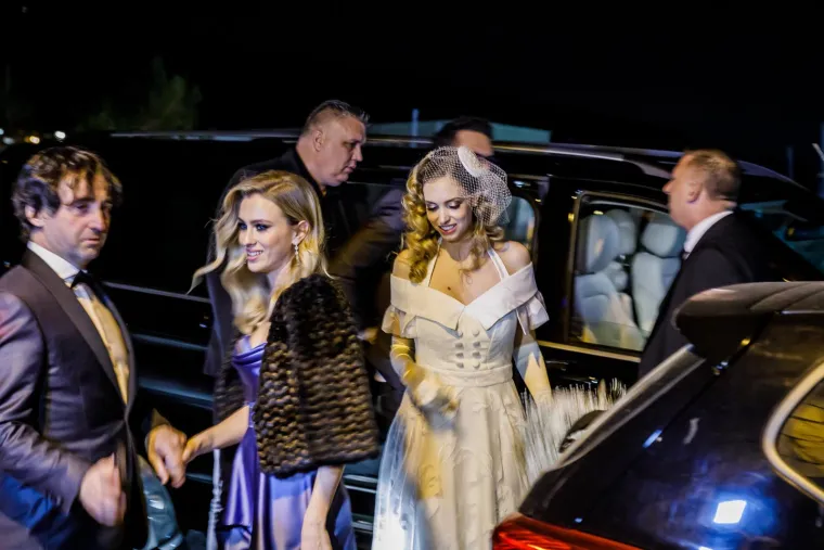 Hana i Petar dobili su bebu, a ovako je izgledao njihov drugi najsretniji dan u životu: Poznati kumovi sve su držali pod kontrolom