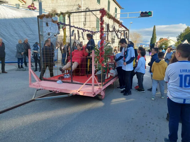 Održan čuveni 27. 'Kambelovski krnjeval': U skladu s tradicijom, vjerno su pratili dru&scaron;tvena zbivanja