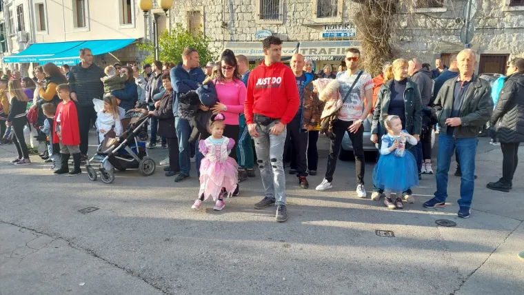 Održan čuveni 27. 'Kambelovski krnjeval': U skladu s tradicijom, vjerno su pratili dru&scaron;tvena zbivanja