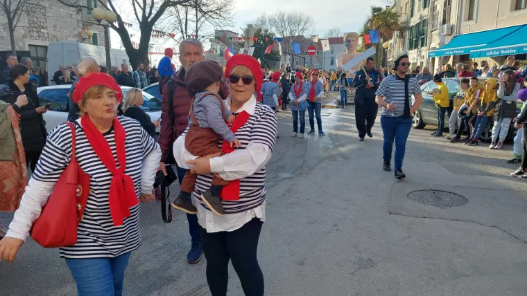 Održan čuveni 27. 'Kambelovski krnjeval': U skladu s tradicijom, vjerno su pratili dru&scaron;tvena zbivanja