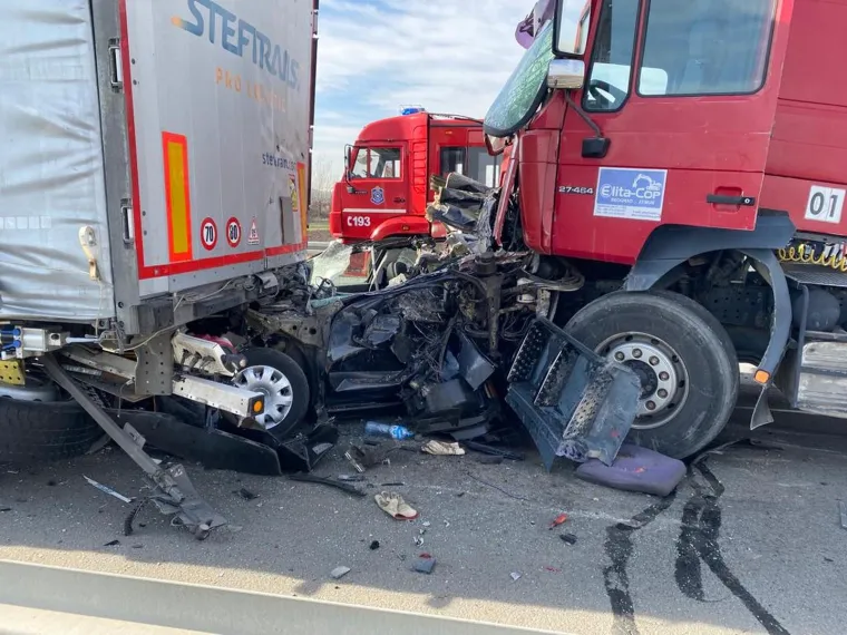 Stra&scaron;na nesreća u Srbiji, sudarilo se 30 do 50 vozila! Smrskani automobili su posvuda, ima mrtvih i ozlijeđenih