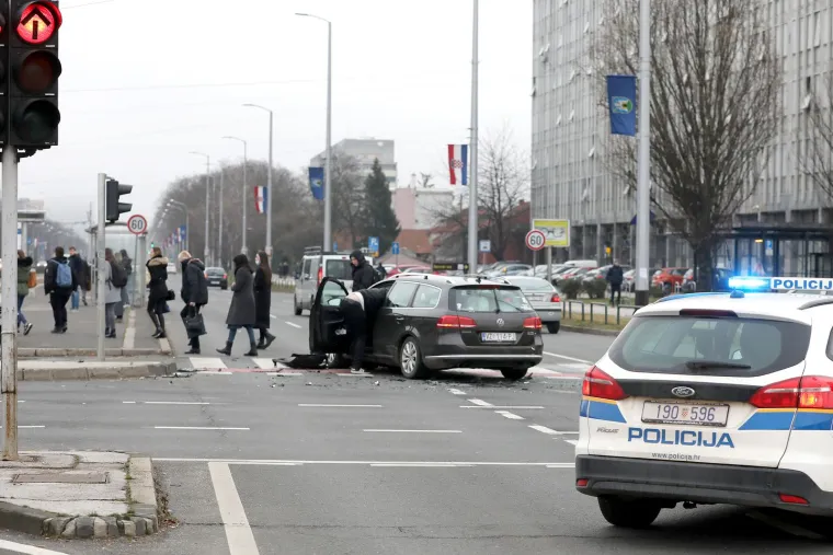 Kolone i gužve u centru Zagreba: Kod Lisinskog se sudarila dva automobila