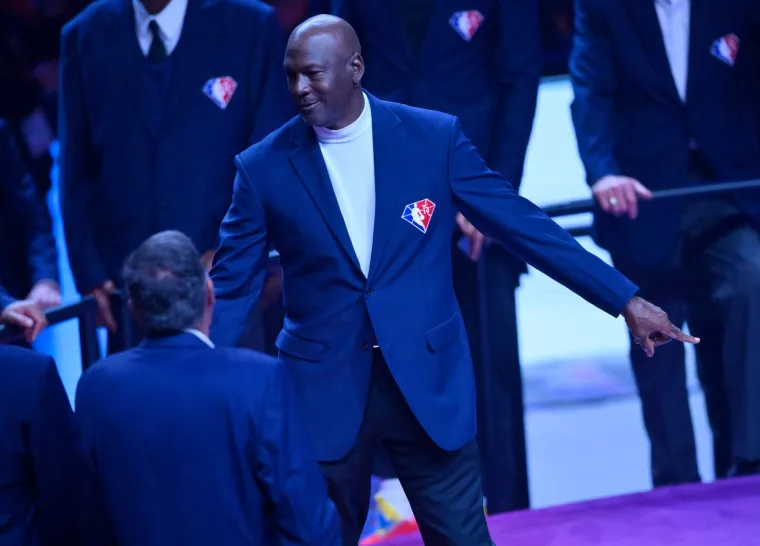 Kad Michael Jordan uđe u dvoranu, svi se (ne)ustaju: Megan Fox, vidiš li ovo?