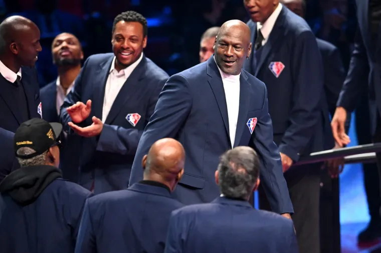 Kad Michael Jordan uđe u dvoranu, svi se (ne)ustaju: Megan Fox, vidiš li ovo?
