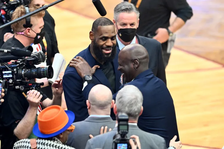 Kad Michael Jordan uđe u dvoranu, svi se (ne)ustaju: Megan Fox, vidiš li ovo?