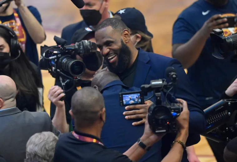 Kad Michael Jordan uđe u dvoranu, svi se (ne)ustaju: Megan Fox, vidiš li ovo?