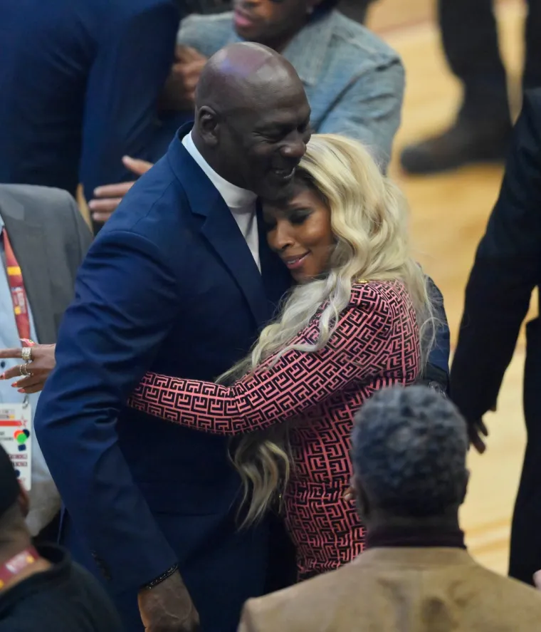 Kad Michael Jordan uđe u dvoranu, svi se (ne)ustaju: Megan Fox, vidiš li ovo?