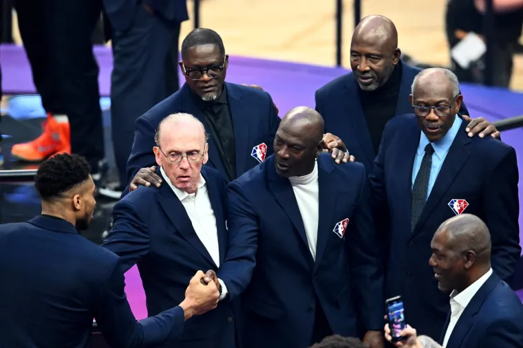 Kad Michael Jordan uđe u dvoranu, svi se (ne)ustaju: Megan Fox, vidiš li ovo?