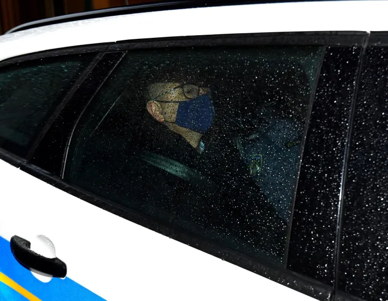 Ministar Horvat u policijskom automobilu napustio prostorije USKOK-a u Vla&scaron;koj te je odveden u pritvor. 