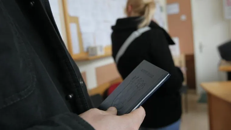 9. &quot;Iskreno, traženje posla je oko 9000 posto više iscrpljujuće od samog posla. Stoga, molim vas, budite suosjećajni kada netko uzme tjedan dana odmora od nezaposlenosti.&quot;
10. &quot;Tako je teško biti nezaposlen. Nestalo je svega što ti je dalo strukturu života, tužan si i pod stresom jer si upravo ostao bez posla, nemaš pojma kako ćeš plaćati stanarinu ili jesti, a prijava za nezaposlenost traje tjednima i onda slijedi ozbiljan pad prihoda. Sve me to dovelo do ozbiljne depresije.&quot;