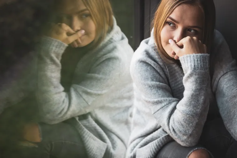 11. &quot;Nezaposlen sam već godinu i pol. Radio sam u hotelu 15 godina i dobio sam otkaz u ožujku 2020. Jedna od najiritantnijih rečenica koju sam čuo u tom vremenskom razdoblju: &apos;Trenutno ima posla posvuda. Samo pronađite nešto!&apos; Ne, nema posla posvuda!&quot;
12. “Ostajem kod kuće, a muž mi radi i zbog toga ljudi misle da sam obična ženica. Ostajem kod kuće s petero djece, kuham tri obroka svaki dan, školujem djecu, bavim se umjetnošću, glazbom i igramo se vani. Da nije mog muža već bi izgubila glavu zbog raznih komentara.&quot;