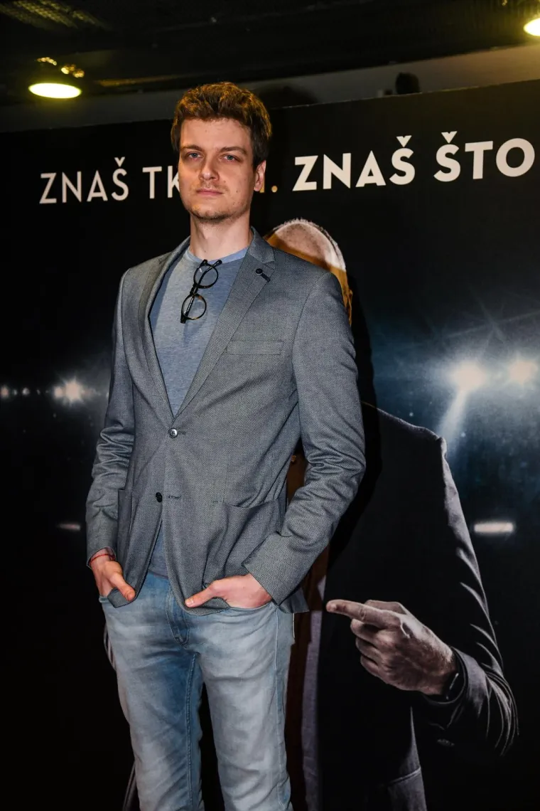 No, mediji su ga ipak uspjeli uhvatiti u zagrljaju Ane Gorete, manekenke s kojom se ljubio nasred jednog noćnog kluba 2010. godine, kako je svojedobno prenijela Slobodna Dalmacija.