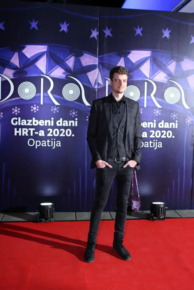 Kada ga je Story.hr jednom prilikom pitao je li mu teško nositi se s teretom odrastanja uz slavne roditelje, Ivan je odgovorio: &quot; Ne. Oni su moji roditelji bez obzira na to čime se bave, bili oni poznati ili ne­poznati. Mama je mama, a tata je tata, i uvijek će tako biti&quot;. 