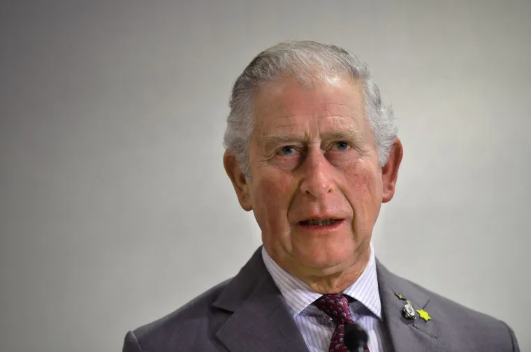 5. Omiljeni doručak princa Charlesa je jelo od jaja: 2020. godine je Clarence House podijelio jedan od omiljenih recepata princa Charlesa, pečena jaja sa sirom. Recept se može napraviti s jajima, bilo kojom vrstom sira, špinatom, rajčicama i vrhnjem. Jaja su izvrstan izvor proteina, vitamina B2 i selena te se pokazuju kao vrlo zasitan i hranjiv izbor za doručak.