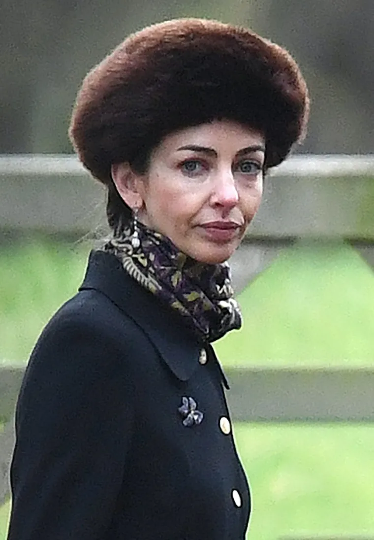 Naime, prema svim navodima, princ William upustio se u izvanbračnu vezu s bivšom manekenkom markizom od Cholmondeleya, tada 37-godišnjom Rose Hanbury. Ove su izjave dolazile u medije jednakom brzinom kojom su iz medija i nestajale. Pričalo se kako su sve informacije o prijevari nestale jer je odvjetnički tim princa Williama zaprijetio medijskim kućama s tužbama.