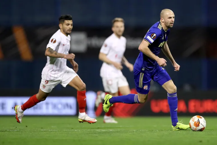 Vodi se velika borba: Pogledajte kako izgleda dvoboj Dinama i Seville