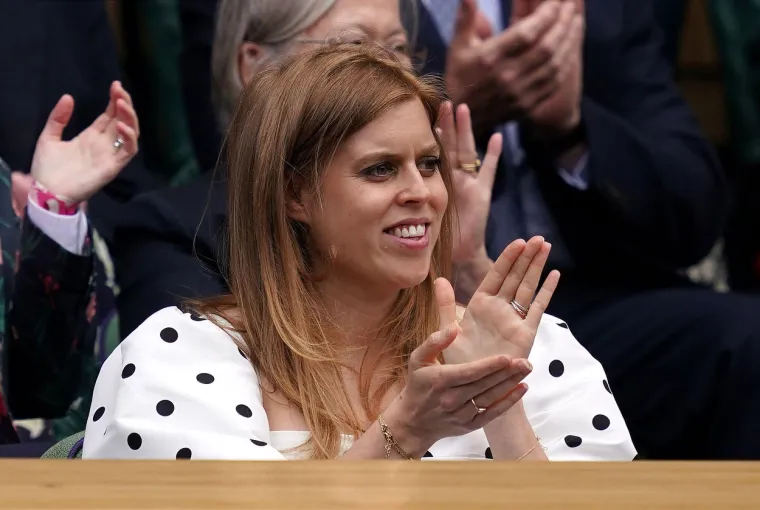 4. Princeza Beatrice je maratonka: Kada je 2010. trčala londonski maraton, princeza Beatrice postala je prva osoba u povijesti britanske kraljevske obitelji kojoj je to ikada pošlo za rukom. Od tada je trčala na mnogo utrka, većinom u dobrotvorne svrhe. Čak i ako vas većina nisu maratonci, uključivanje kardio treninga u obliku trčanja ili brzog hodanja u vaše rutine pomoći će nam da vodite zdraviji stil života.