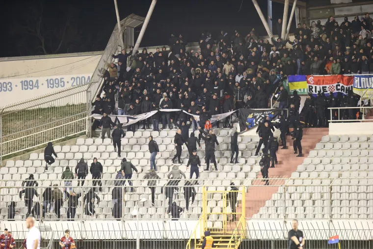 Jeste li primjetili što je Drmić napravio nakon gola? Poljud je poludio, Armada pala u trans