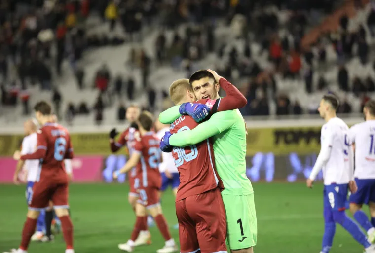 Jeste čuli &scaron;to se dogodilo za vrijeme Rukavinine analize na Poljudu? Prijetnje batinama u prijenosu UŽIVO