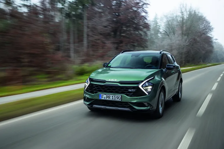 Dostupno je nekoliko opcija mjenjača: 7-stupanjski automatski mjenjač s dvostrukom spojkom (7DCT), 6-stupanjski ručni mjenjač i 6-stupanjski inteligentni ručni mjenjač (iMT). Posljednji je isključivo namijenjen MHEV verzijama, a inteligentan je zato što je sposoban sam davati među-gas pri prelasku u nižu brzinu