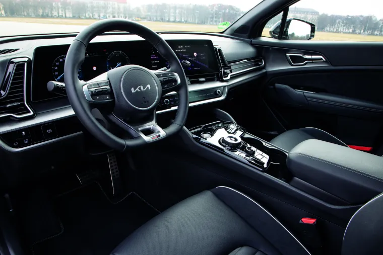 Unutrašnjost novog Sportagea donosi kombinaciju mekoće, kvalitete i inovativne tehnologije te pruža prostor orijentiran na vozača