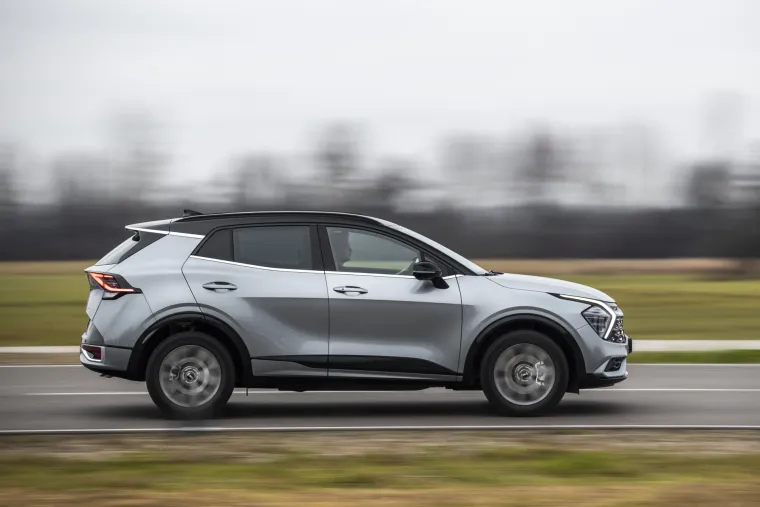 Novi model dolazi sa širokom lepezom motora, od benzinskih, dizelskih, blago-hibridnih, do plug-in hibridnih, a snaga se kreće od 115 do 265 KS