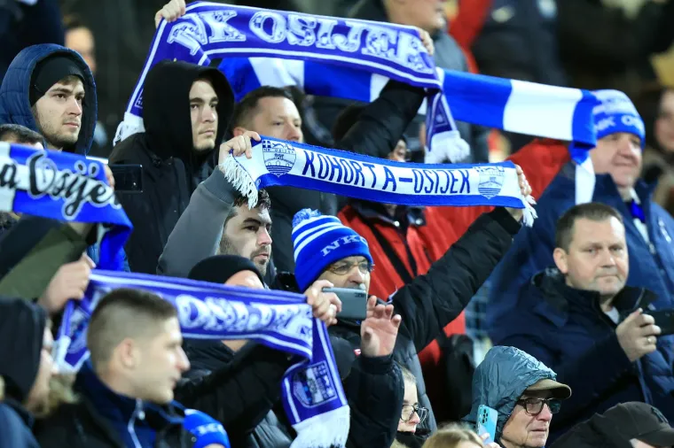 Kohorta priredila bakljadu i koreografiju: Boysi im uzvratili svojom akcijom; Gradski vrt je proključao