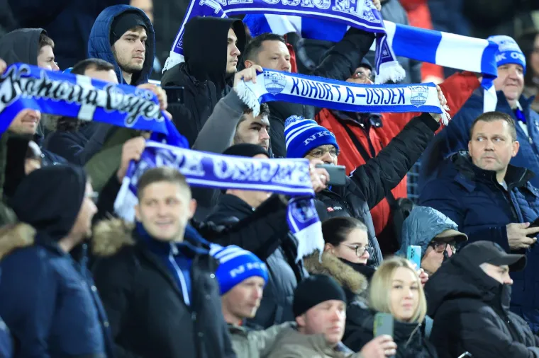 Kohorta priredila bakljadu i koreografiju: Boysi im uzvratili svojom akcijom; Gradski vrt je proključao